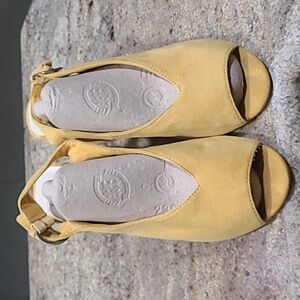 Seychelles Mustard Yellow Playwright II Slingback Size 8.5